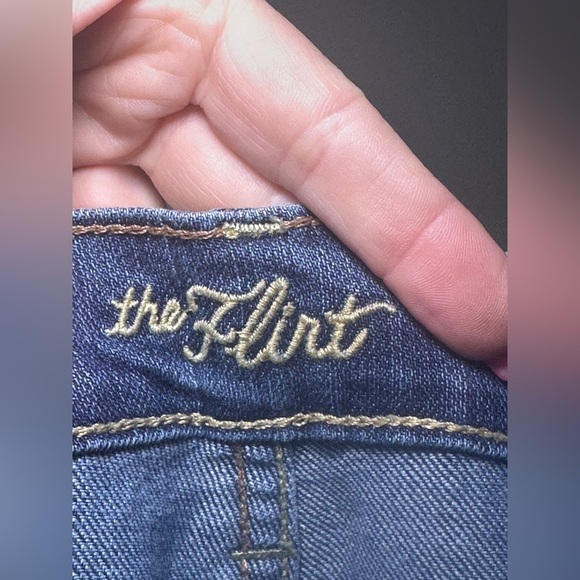 Old Navy The Flirt Jeans size 10 Short Mid Rise Boot Cut Flare - Picture 8 of 8